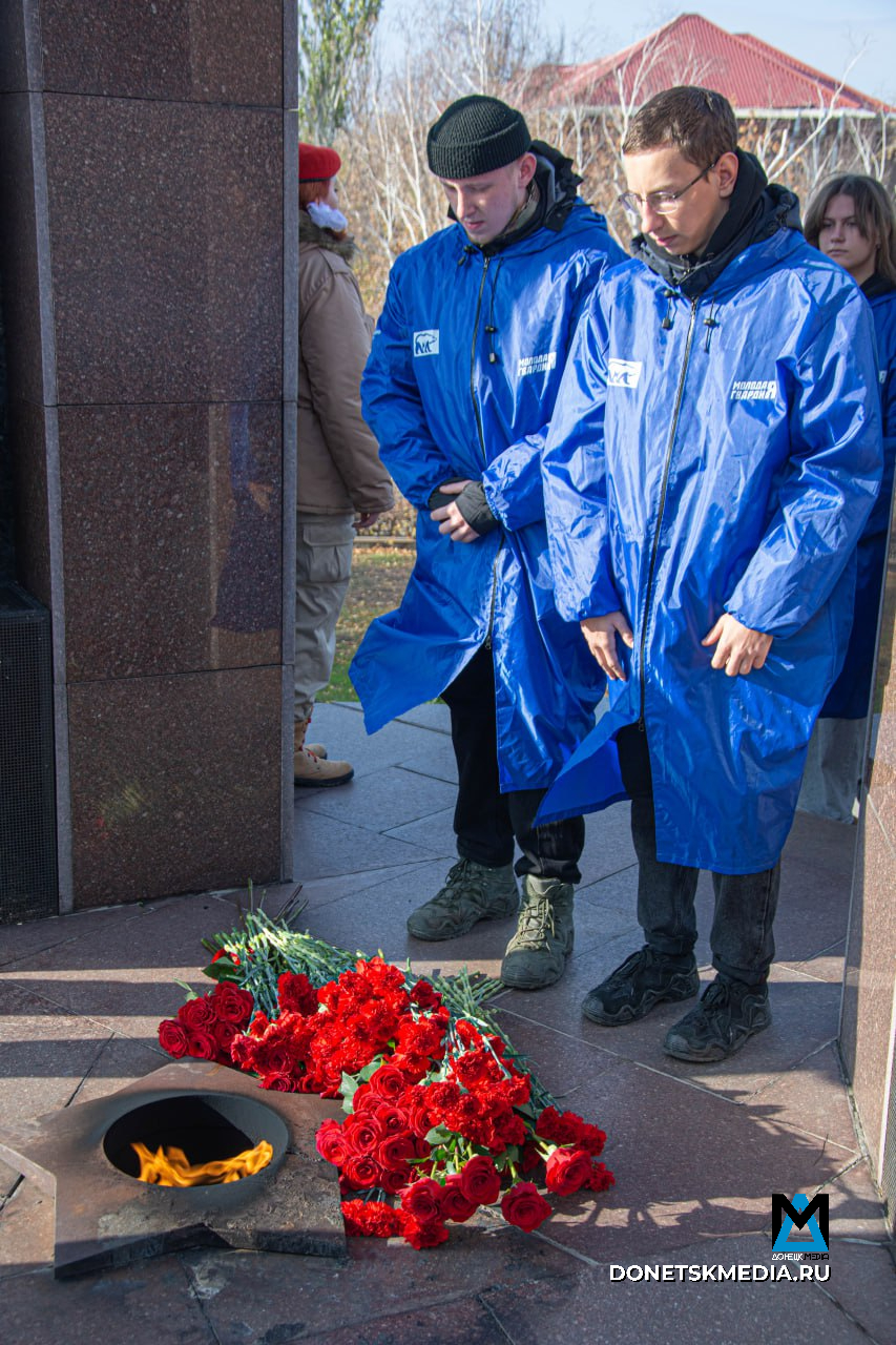 В Донецке почтили память павших в День Белых журавлей