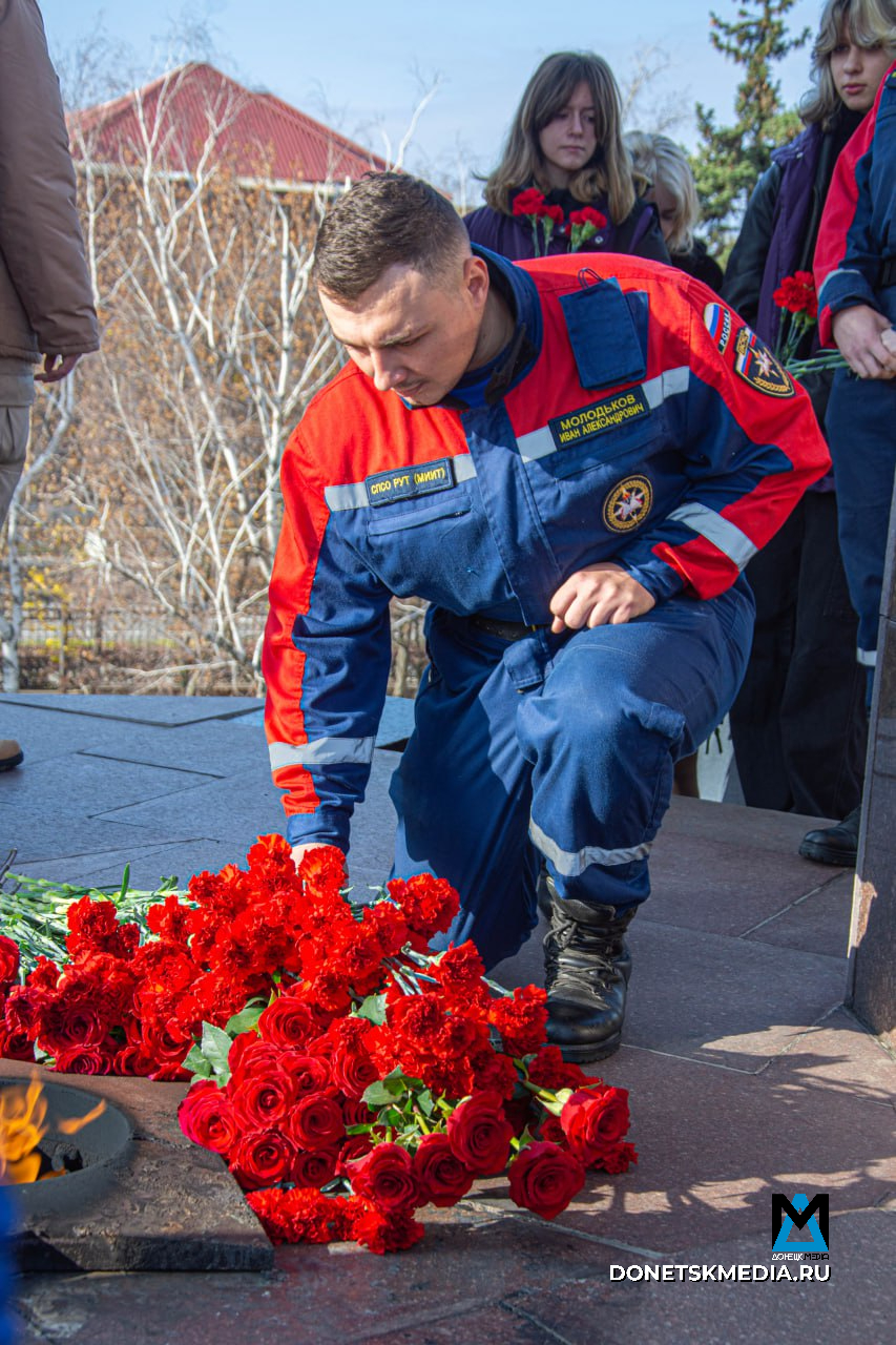 В Донецке почтили память павших в День Белых журавлей