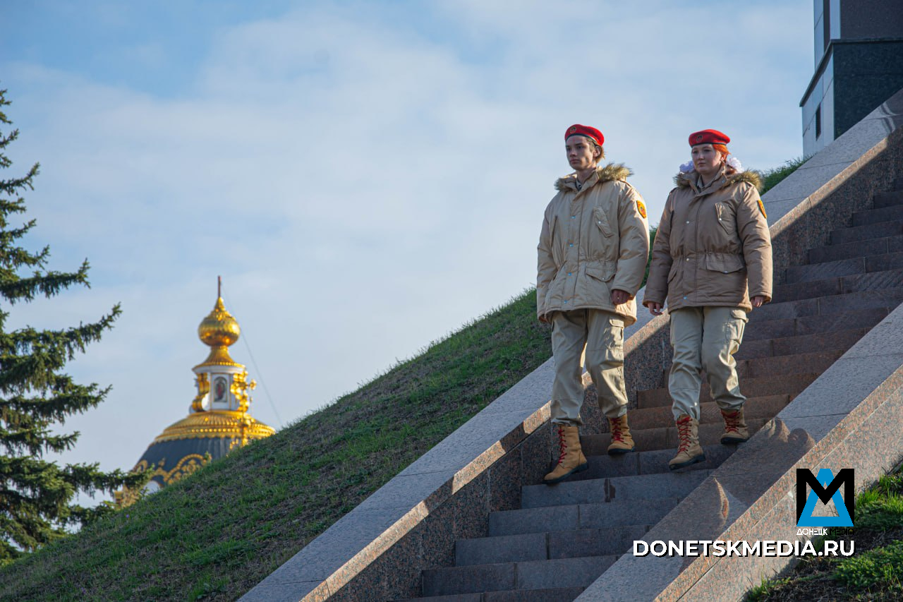 В Донецке почтили память павших в День Белых журавлей