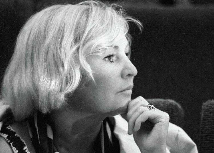 Путин почтил память Нины Гуляевой: «Искренний, доброжелательный человек»