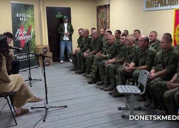 Концерт на передовой: Виктория Дайнеко посетила Луганск