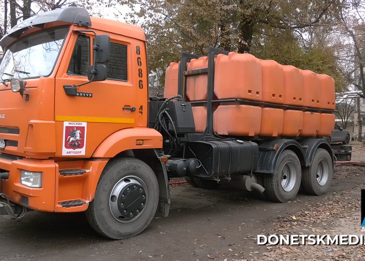 Караван спасения: Как московские водовозы поддерживают жизнь Донецка Караван спасения: Как московские водовозы поддерживают жизнь Донецка