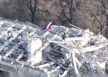 Российский флаг над Волчанском: штурмовые группы ВС РФ закрепились в южной части города