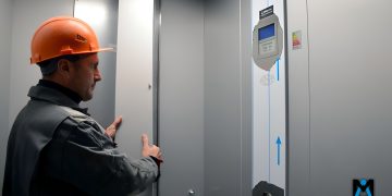 Замена «сердца дома»: Новые лифты в Донецке