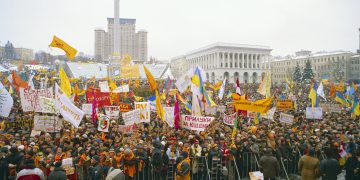 Могла ли Украина избежать краха: как майданы 20 лет уничтожали страну