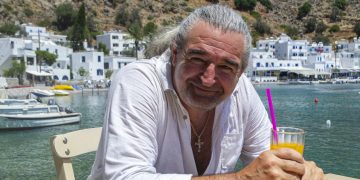 Из солнечной Греции в родной Донецк: Семья Базаджи о цене правды и зове дома Из солнечной Греции в родной Донецк: Семья Базаджи о цене правды и зове дома