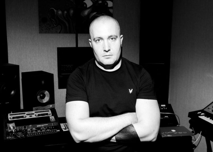 «Я начал писать, чтобы понять самого себя». Рэп-исполнитель Артём Саграда о роке, запрещённых веществах и вере