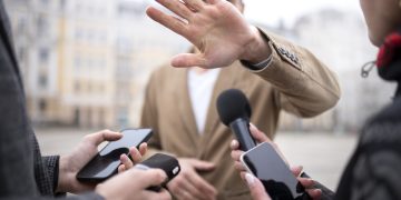 Право на правду vs. Право на приватность: где границы?