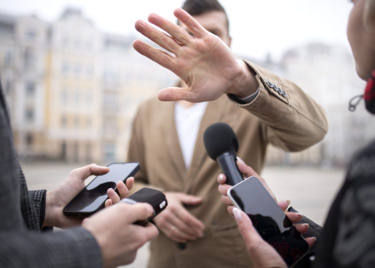 Право на правду vs. Право на приватность: где границы?