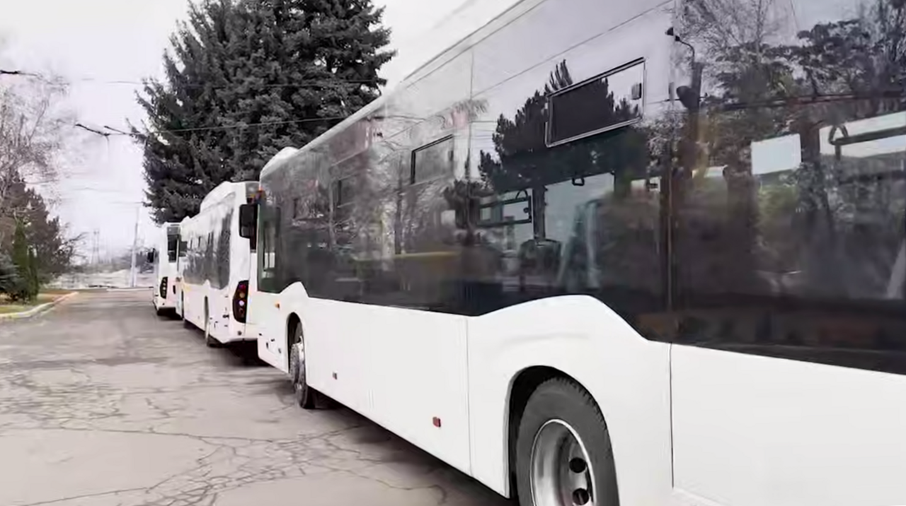 170 автобусов для ДНР, обновление трамваев, 60 остановок в Луганске: обновление транспортной системы, дайджест за 17 ноября