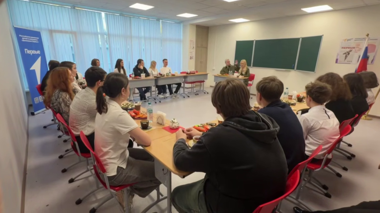 Свадьба патриотов: SHAMAN и Мизулина сочетались браком в Донецке