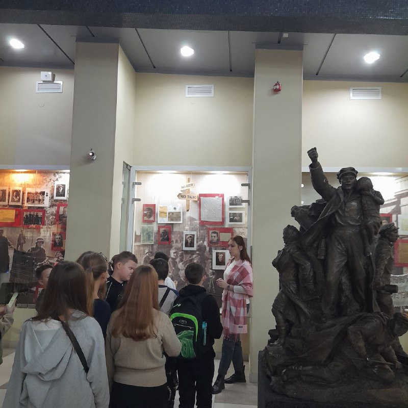 Как Донбасс встретил ноябрь: Фестиваль единства в Донецке и звезда Героя в Старобешево, дайджест за 5 ноября