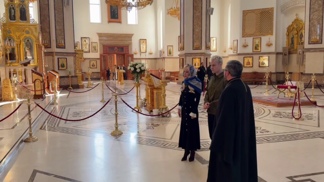 Свадьба патриотов: SHAMAN и Мизулина сочетались браком в Донецке