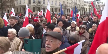 "Это не наша война!": в Польше требуют прекратить поддержку Украины «Это не наша война!»: в Польше требуют прекратить поддержку Украины