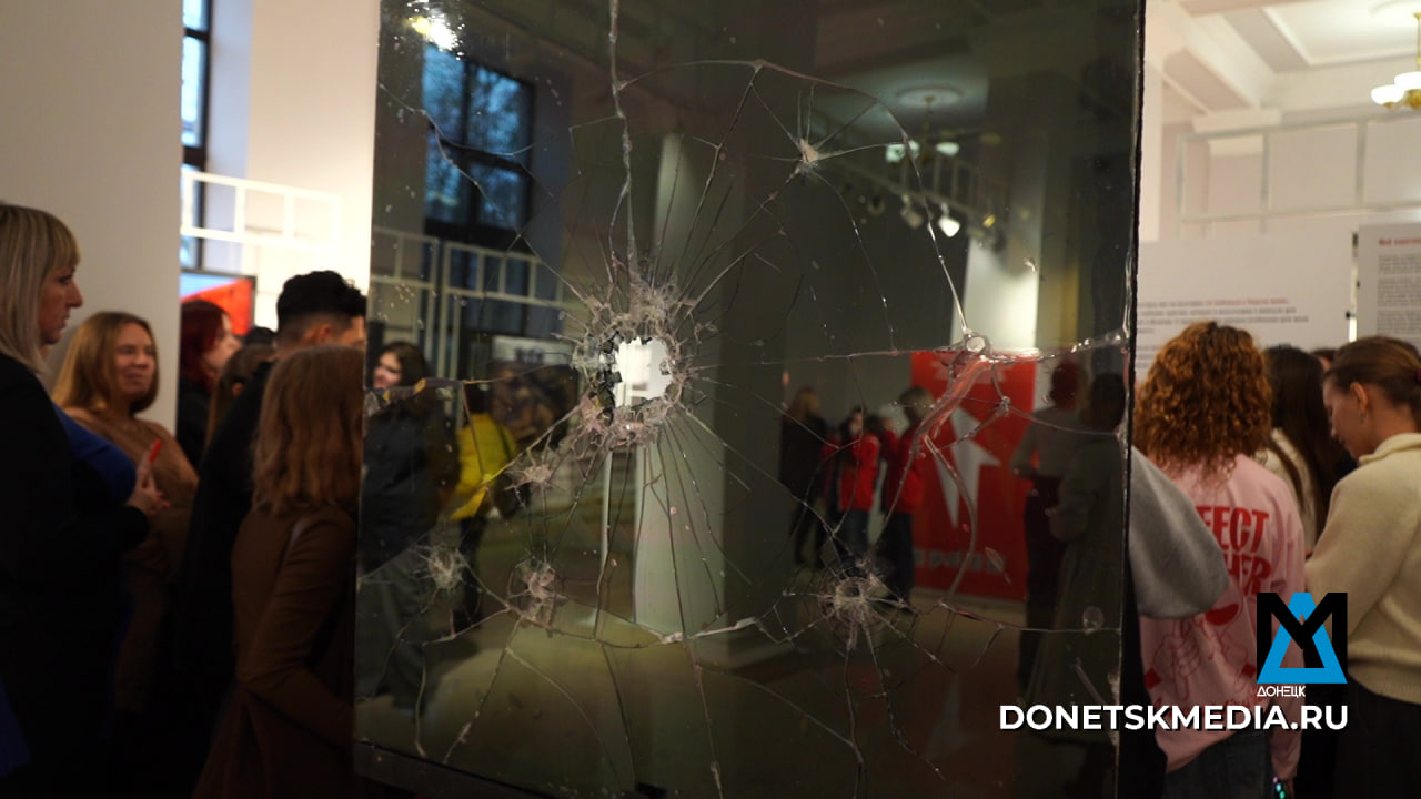 Отражение времени: Наталья Бочкарёва привезла в Луганск письмо красками о войне