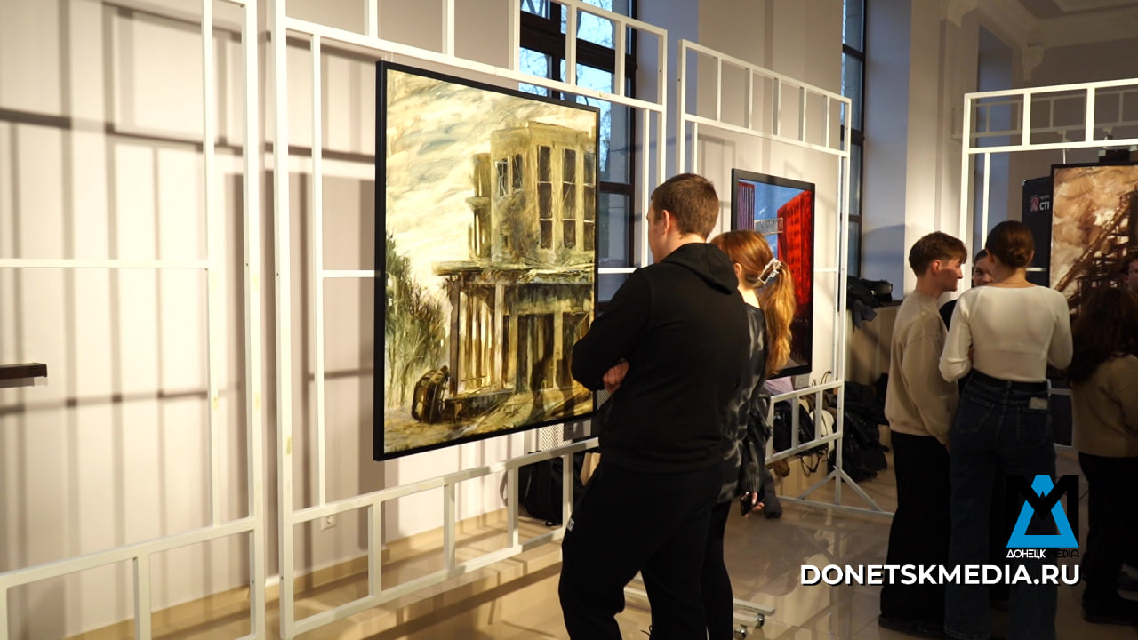 Отражение времени: Наталья Бочкарёва привезла в Луганск письмо красками о войне