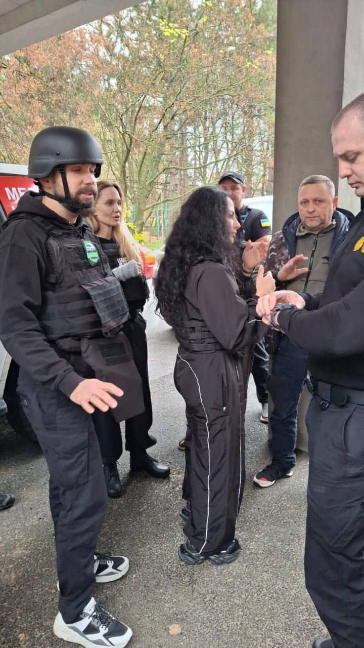 Анджелина Джоли в Херсоне: благотворительность или дорогой пиар Киева