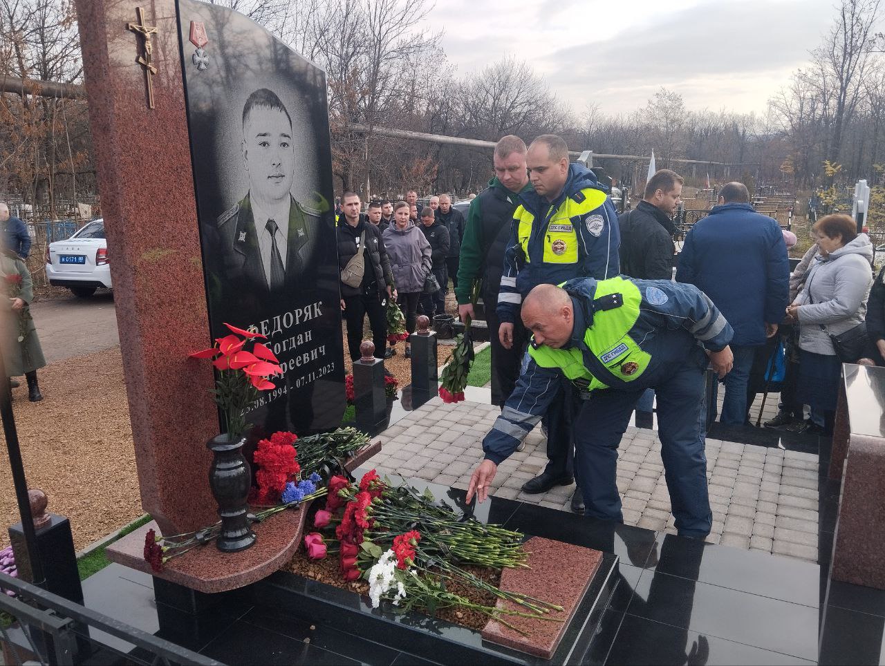 Служил Отечеству: В Донецке почтили память погибшего сотрудника МВД Служил Отечеству: В Донецке почтили память погибшего сотрудника МВД