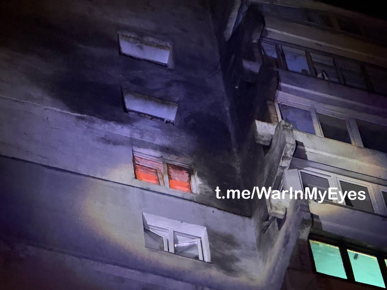 Ночной удар по Донецку: Школа и дома под огнем Ночной удар по Донецку: Школа и дома под огнем