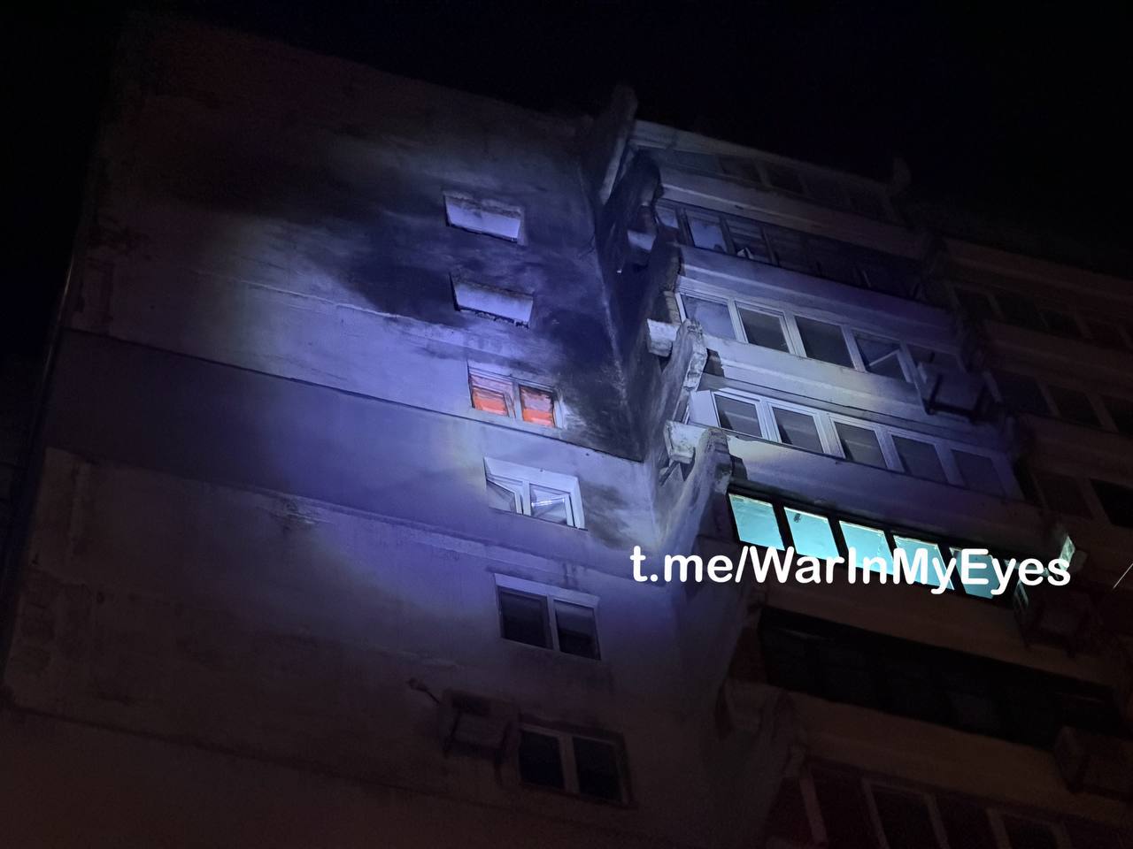 Ночной удар по Донецку: Школа и дома под огнем Ночной удар по Донецку: Школа и дома под огнем