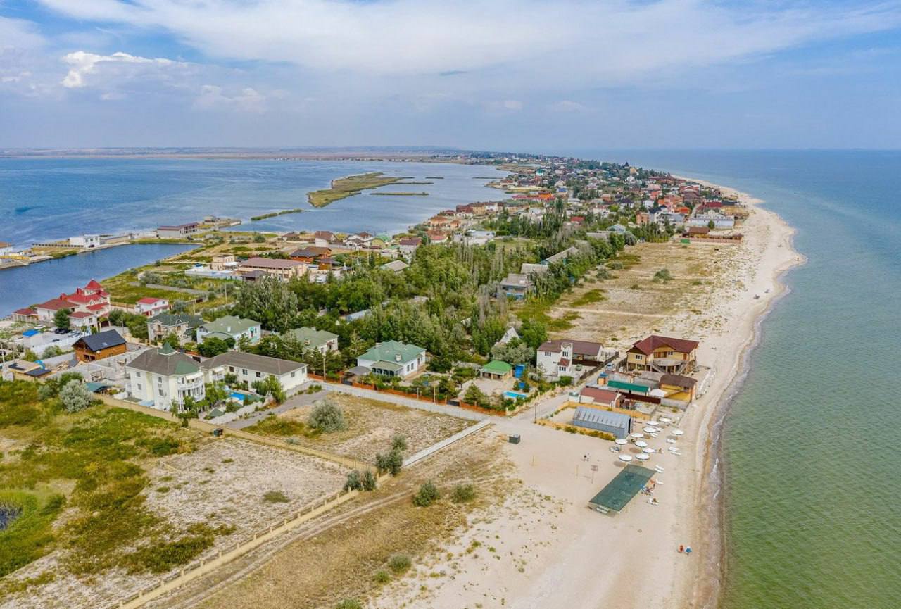 Восстановленное общежитие в Мариуполе, новая детская площадка в Донецке: дайджест новостей за 16 ноября