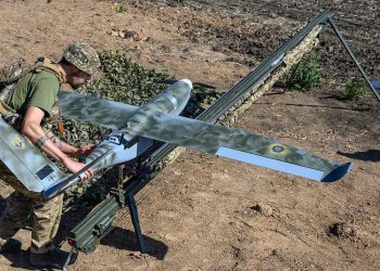 ВСУ ударили по своим сослуживцам, сдающимся в плен ВСУ ударили по своим сослуживцам, сдающимся в плен