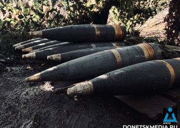 Штурм Октябрьского, движение вдоль ж/д в сторону Димитрова: ГВ "Центр" зажимает противника со всех сторон Штурм Октябрьского, движение вдоль ж/д в сторону Димитрова: ГВ «Центр» зажимает противника со всех сторон