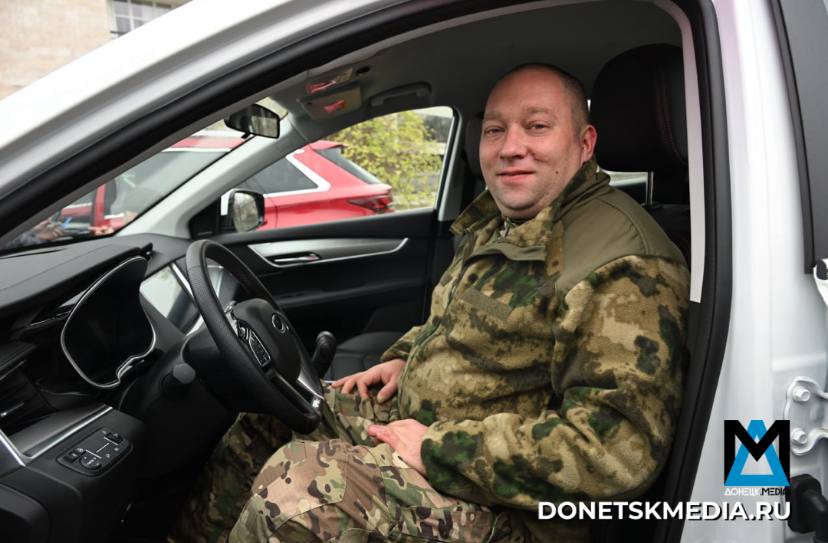 От окопов Авдеевки – к мечте о Байкале: Ветеран Донбасса Константин Котляревский получил спецавтомобиль после ранения под Авдеевкой