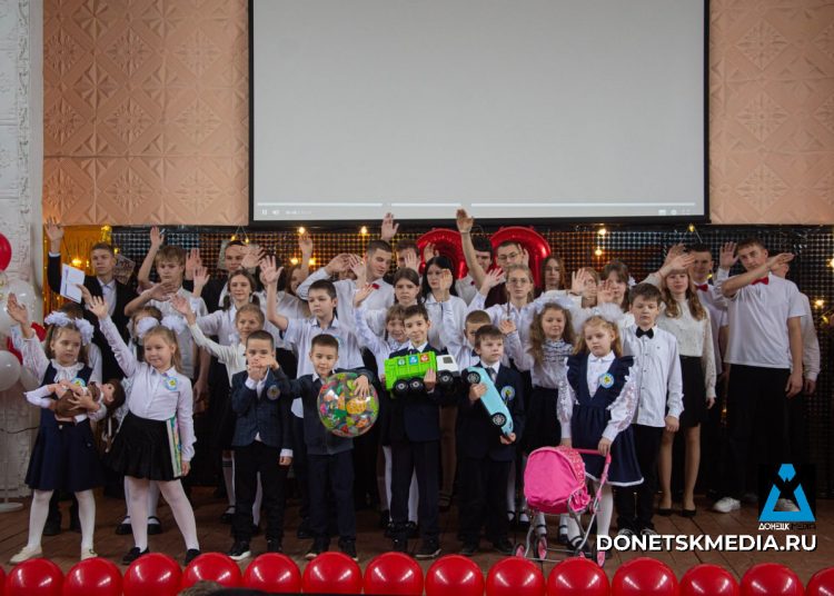 Место, где тебя любят: Школа, пережившая две войны Место, где тебя любят: Школа, пережившая две войны