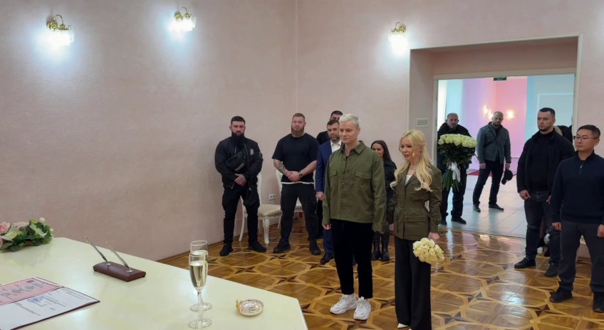 Свадьба патриотов: SHAMAN и Мизулина сочетались браком в Донецке