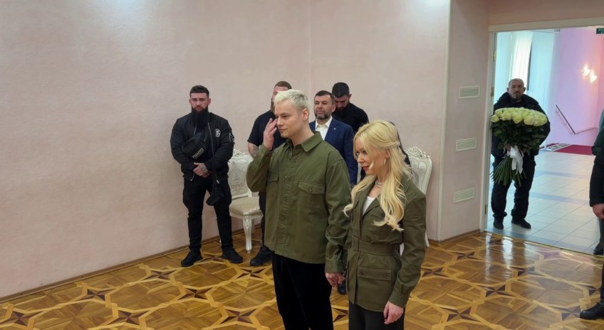 Свадьба патриотов: SHAMAN и Мизулина сочетались браком в Донецке