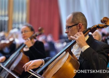 Стремление к свету: в Луганской филармонии завершился фестиваль «Светозвоны» Стремление к свету: в Луганской филармонии завершился фестиваль «Светозвоны»