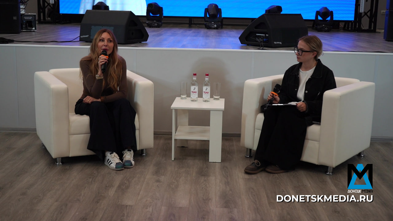 Отражение времени: Наталья Бочкарёва привезла в Луганск письмо красками о войне