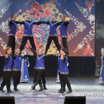 «Многонациональный Донбасс» покорил сердца: легендарный ансамбль дал большой сольный концерт в Донецке «Многонациональный Донбасс» покорил сердца: легендарный ансамбль дал большой сольный концерт в Донецке