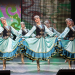 «Многонациональный Донбасс» покорил сердца: легендарный ансамбль дал большой сольный концерт в Донецке «Многонациональный Донбасс» покорил сердца: легендарный ансамбль дал большой сольный концерт в Донецке