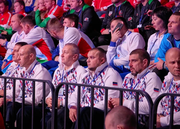 Ветераны из Донбасса успешно стартовали на всероссийском турнире по волейболу сидя