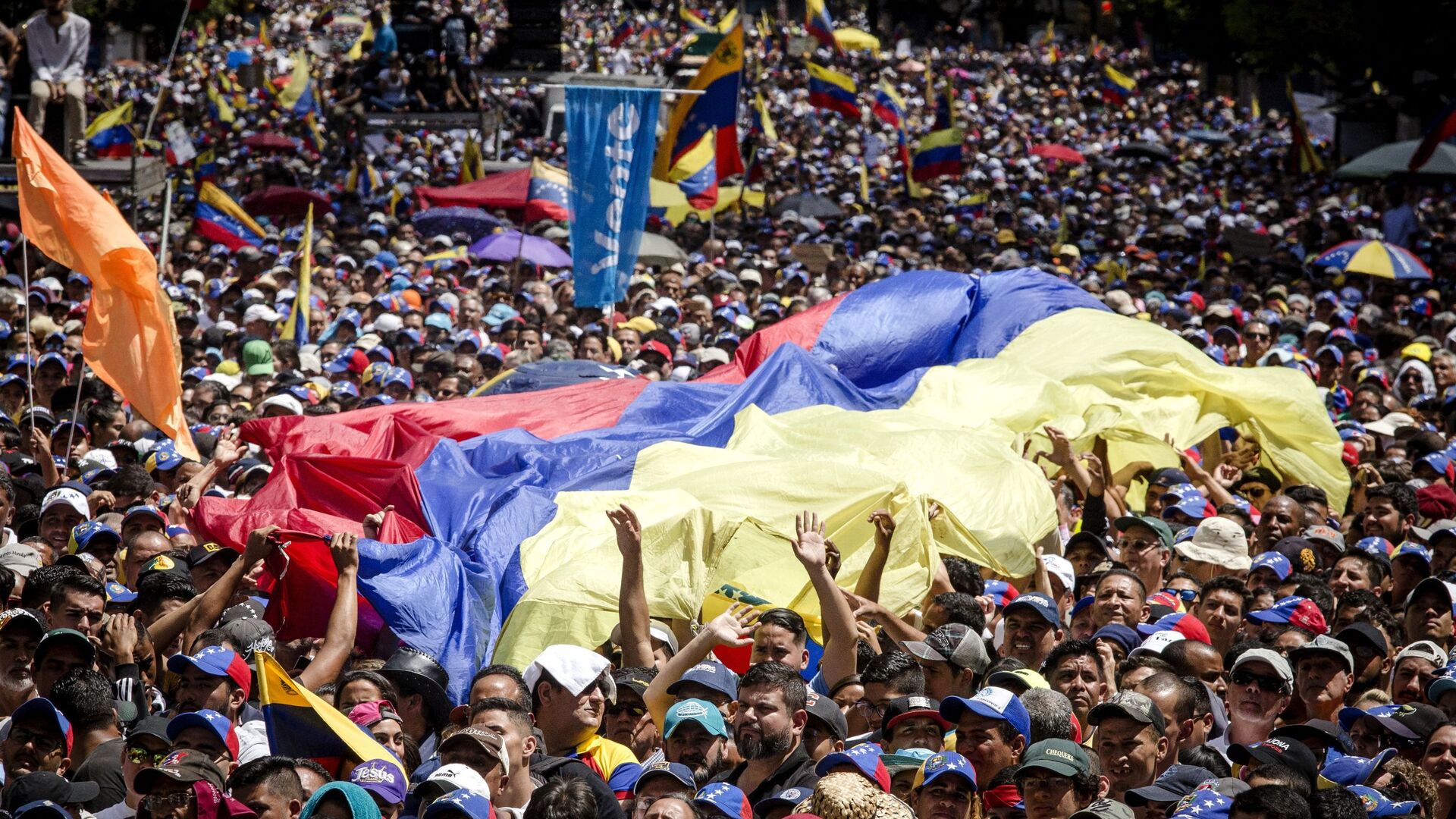 Ультиматум Трампа истёк, Мадуро не покинул Венесуэлу. Что дальше?