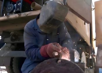 В Енакиево меняют старое оборудование на сетях «Воды Донбасса»