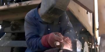 В Енакиево меняют старое оборудование на сетях «Воды Донбасса»