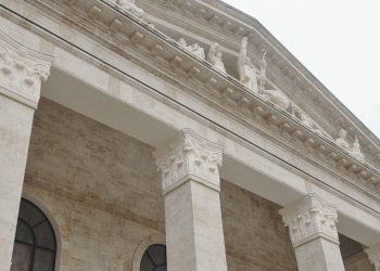 Из руин к мировым стандартам: В Мариуполе открыли театр, взорванный нацистами в 2022 году