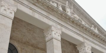 Из руин к мировым стандартам: В Мариуполе открыли театр, взорванный нацистами в 2022 году