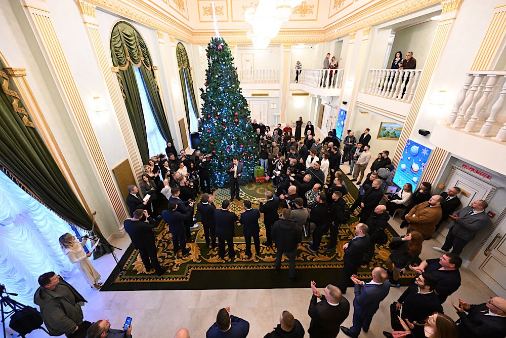 Возрождение культурной жизни в Мариуполе, триумф на «Синей птице» и исполнение заветных желаний. Дайджест за 28 декабря