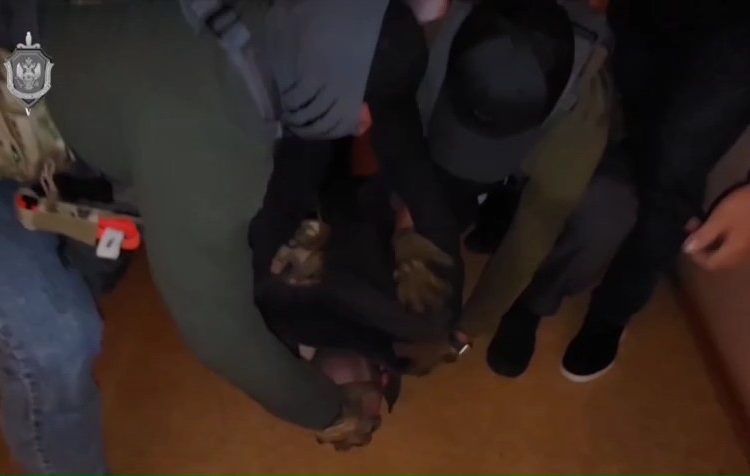 10 лет террора: в Луганске задержали агента СБУ и его диверсанта 10 лет террора: в Луганске задержали агента СБУ и его диверсанта