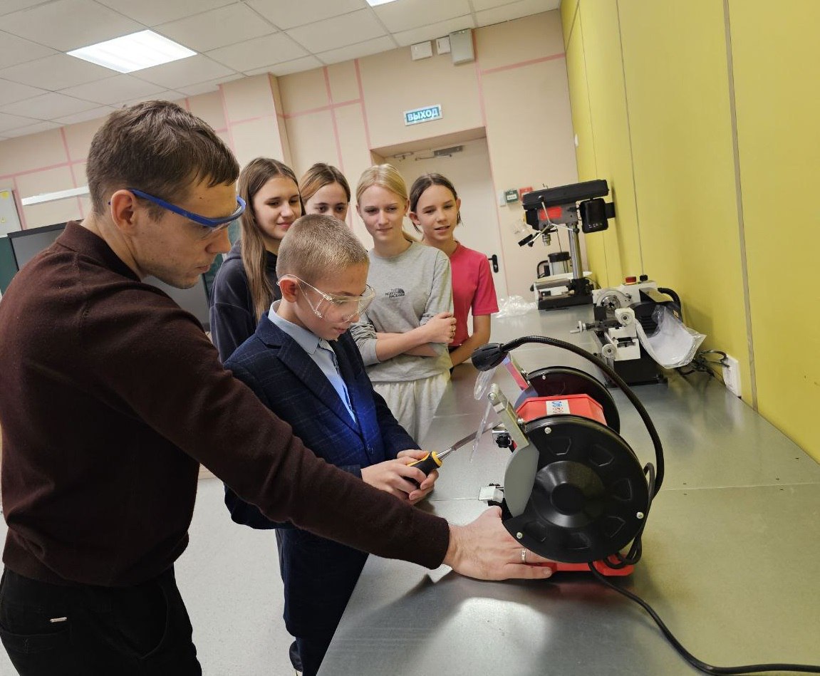 Новый игровой комплекс в Макеевке, биометрические загранпаспорта: дайджест новостей за 1 декабря