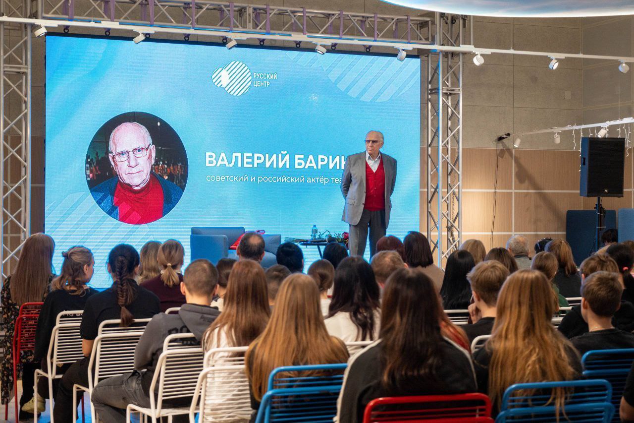 От ремонта школ до фестивалей и волонтёрства: чем запомнился день в городах Донбасса. Дайджест новостей за 3 декабря