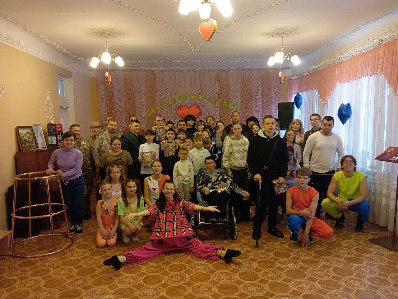 От ремонта школ до фестивалей и волонтёрства: чем запомнился день в городах Донбасса. Дайджест новостей за 3 декабря