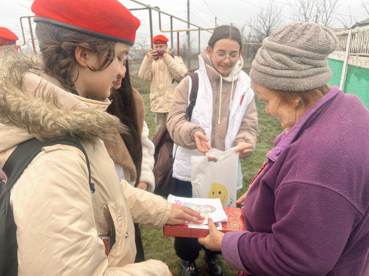 От ремонта школ до фестивалей и волонтёрства: чем запомнился день в городах Донбасса. Дайджест новостей за 3 декабря