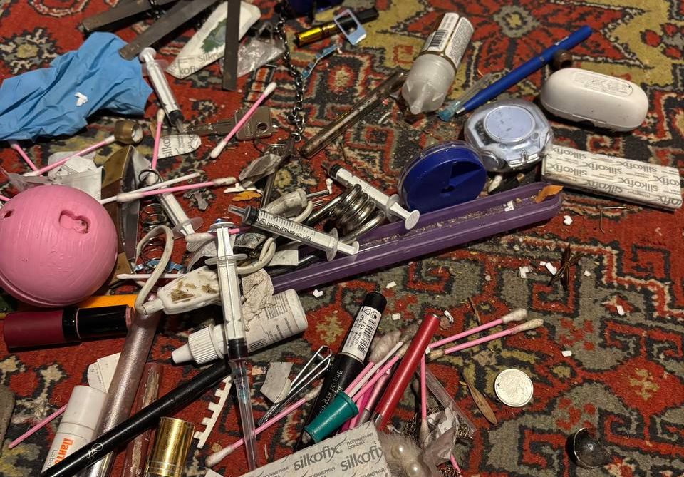 В Донецке нашли мини-арсенал, тротил и наркотики у обычного горожанина