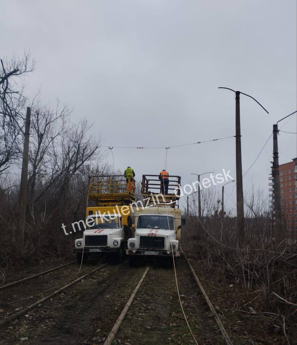 В Макеевке будет «прошлогодняя» елка, а другие округа открывают амбулатории и обновляют дороги. Дайджест новостей за 4 декабря