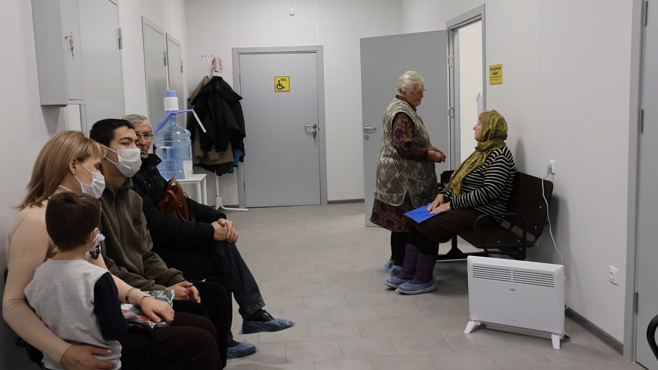 В Макеевке будет «прошлогодняя» елка, а другие округа открывают амбулатории и обновляют дороги. Дайджест новостей за 4 декабря